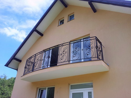 Balustrade exterioare vila, cu panouri decorative