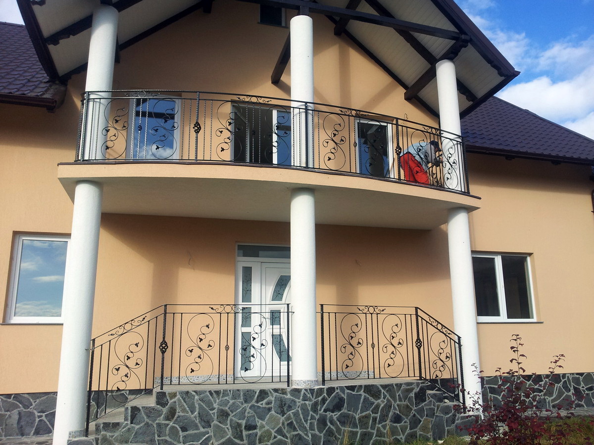 Balustrade exterioare vila, cu panouri decorative