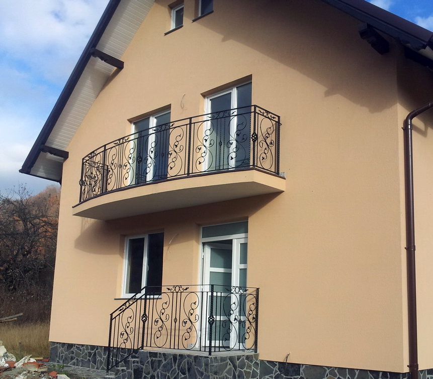 Balustrade exterioare vila, cu panouri decorative