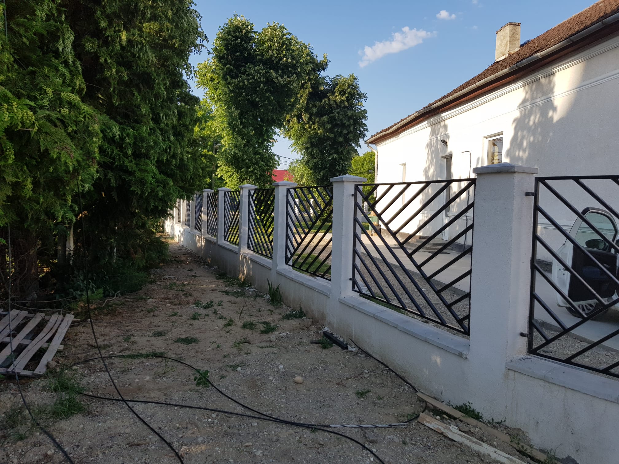 Porti si panouri de gard metalice