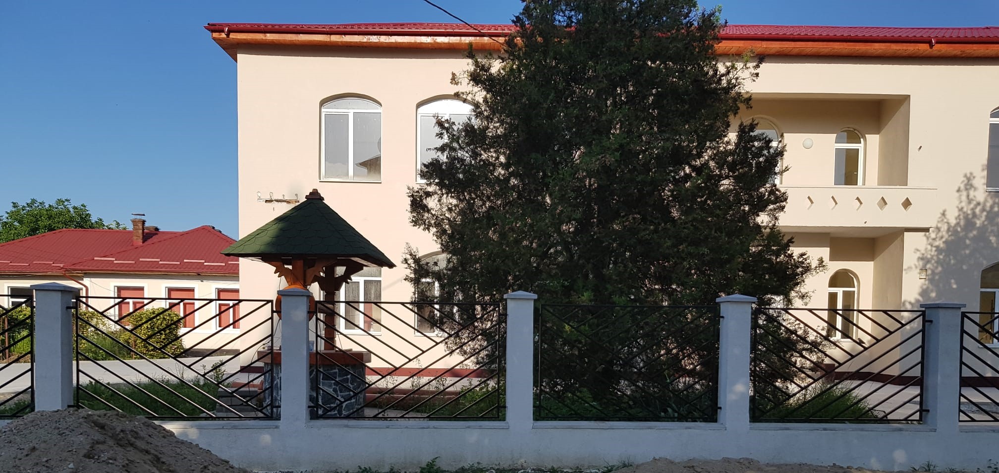 Porti si panouri de gard metalice