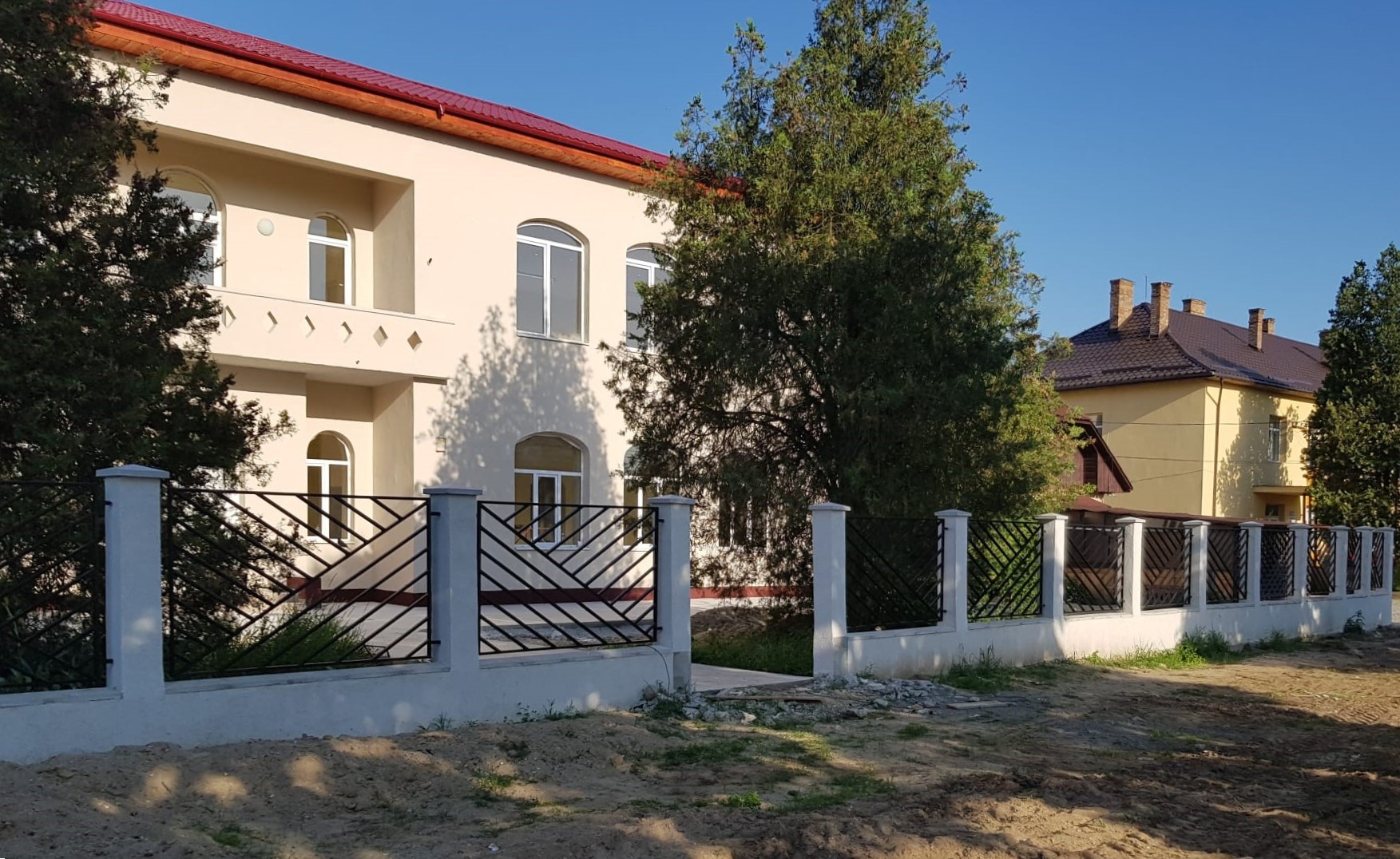 Porti si panouri de gard metalice