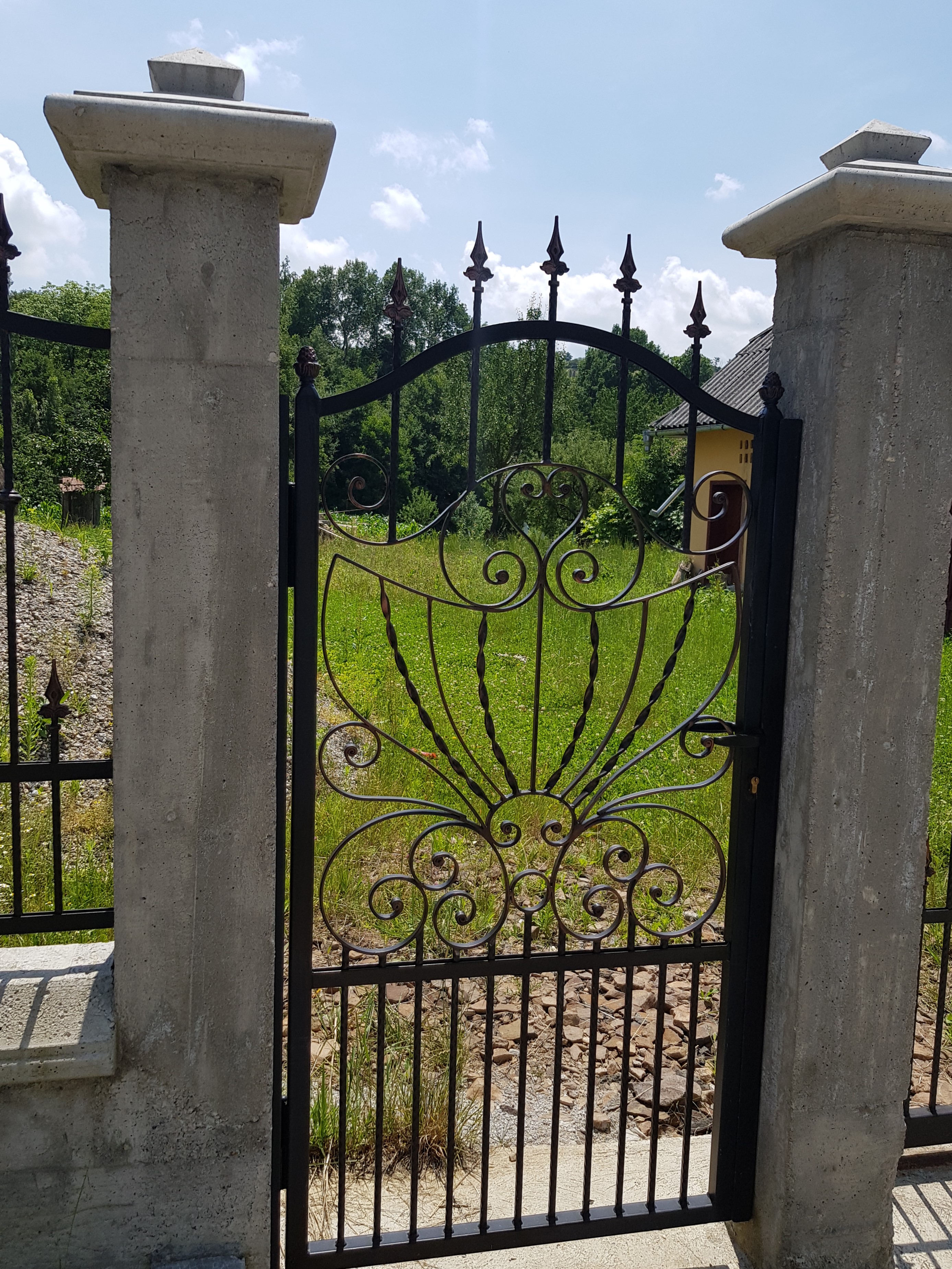 Porti si panouri de gard metalice