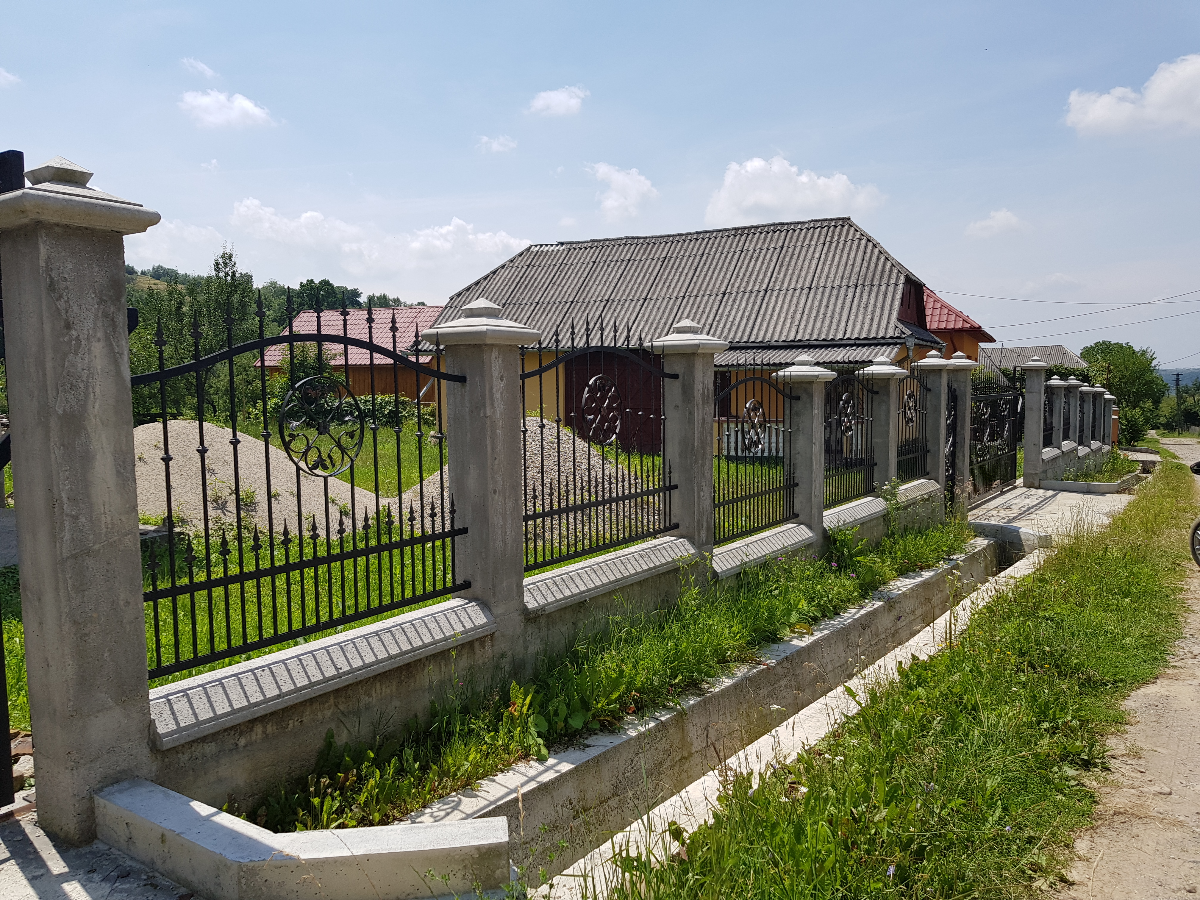 Porti si panouri de gard metalice