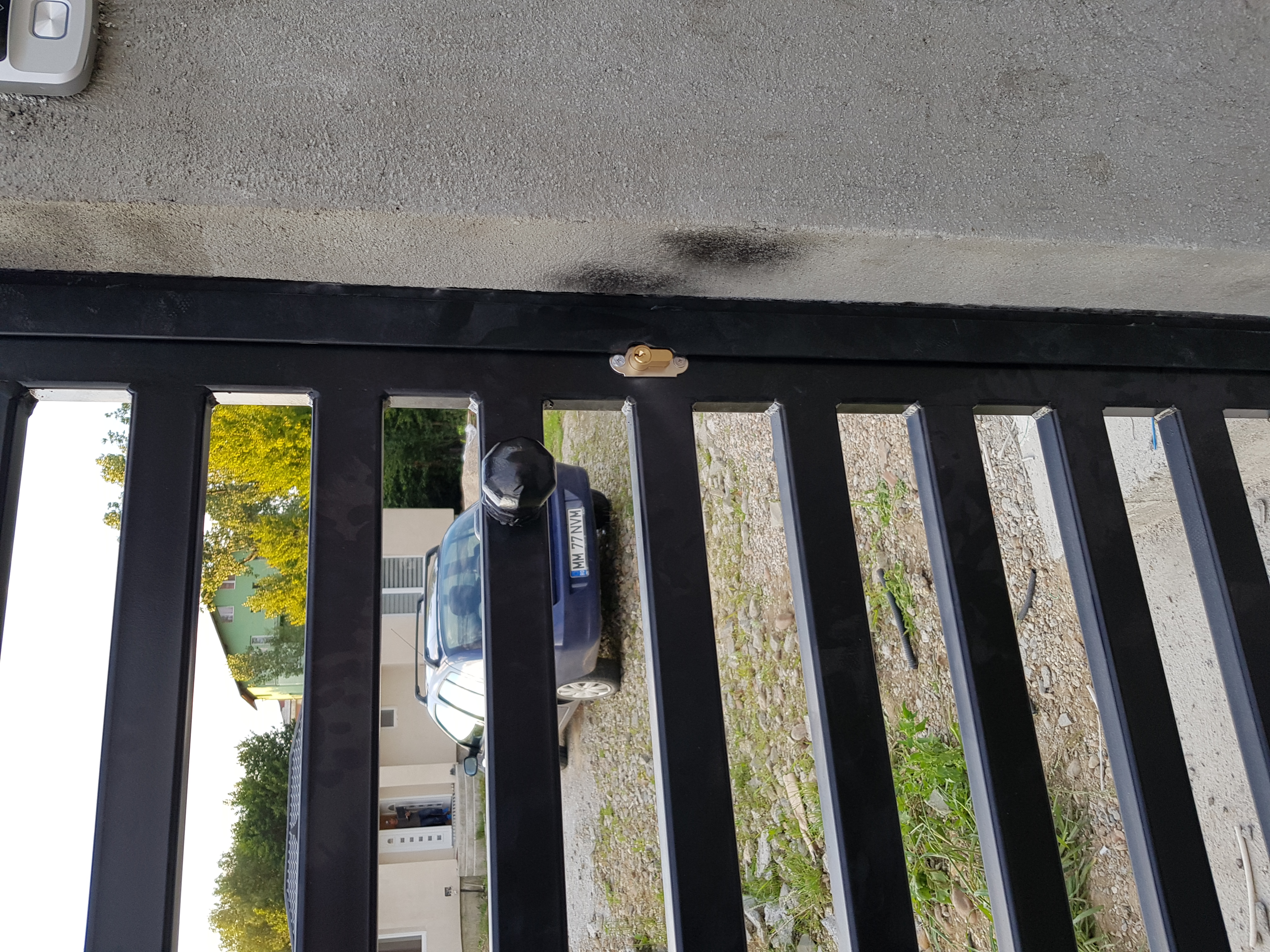 Porti si panouri de gard metalice