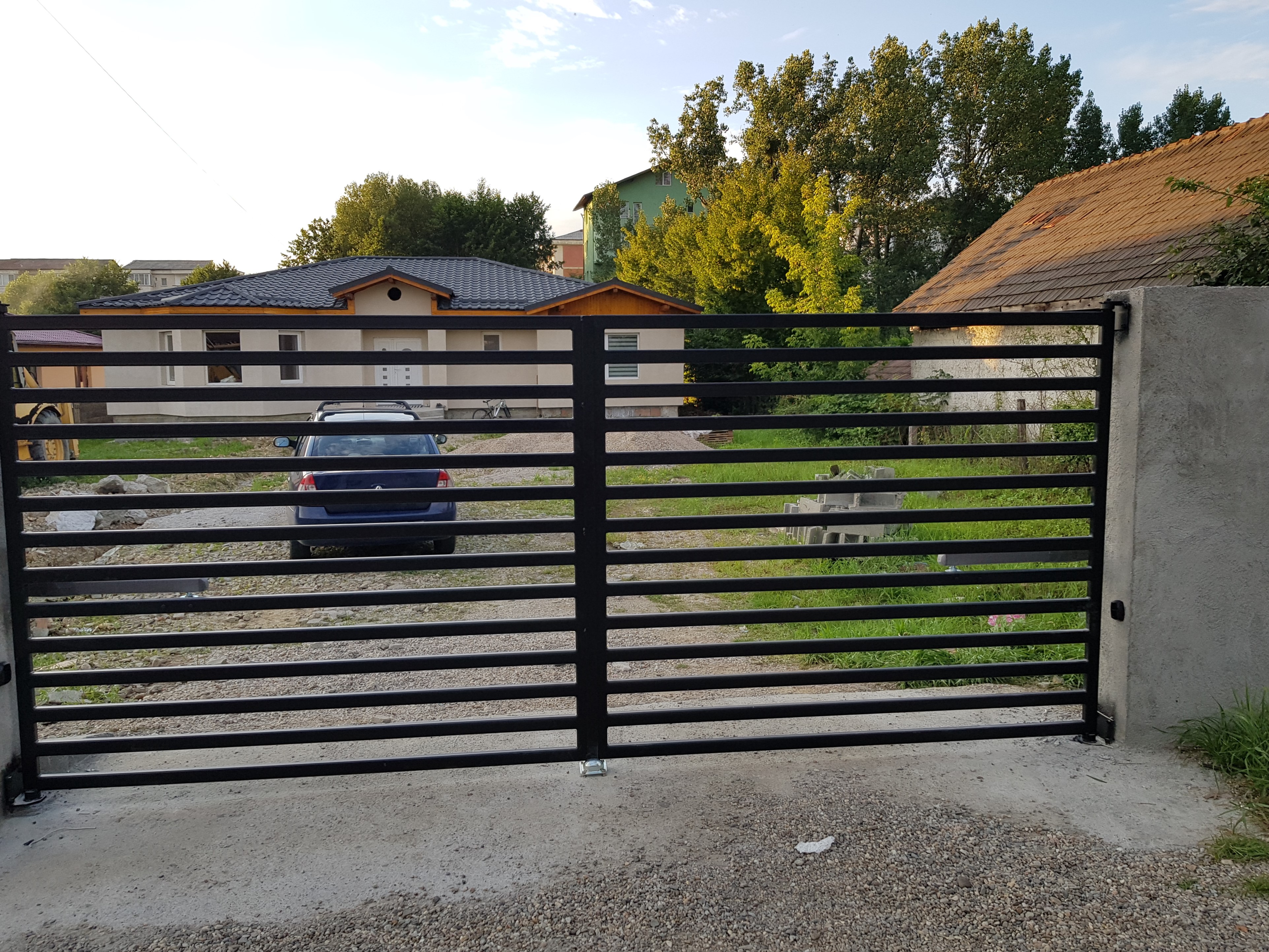 Porti si panouri de gard metalice