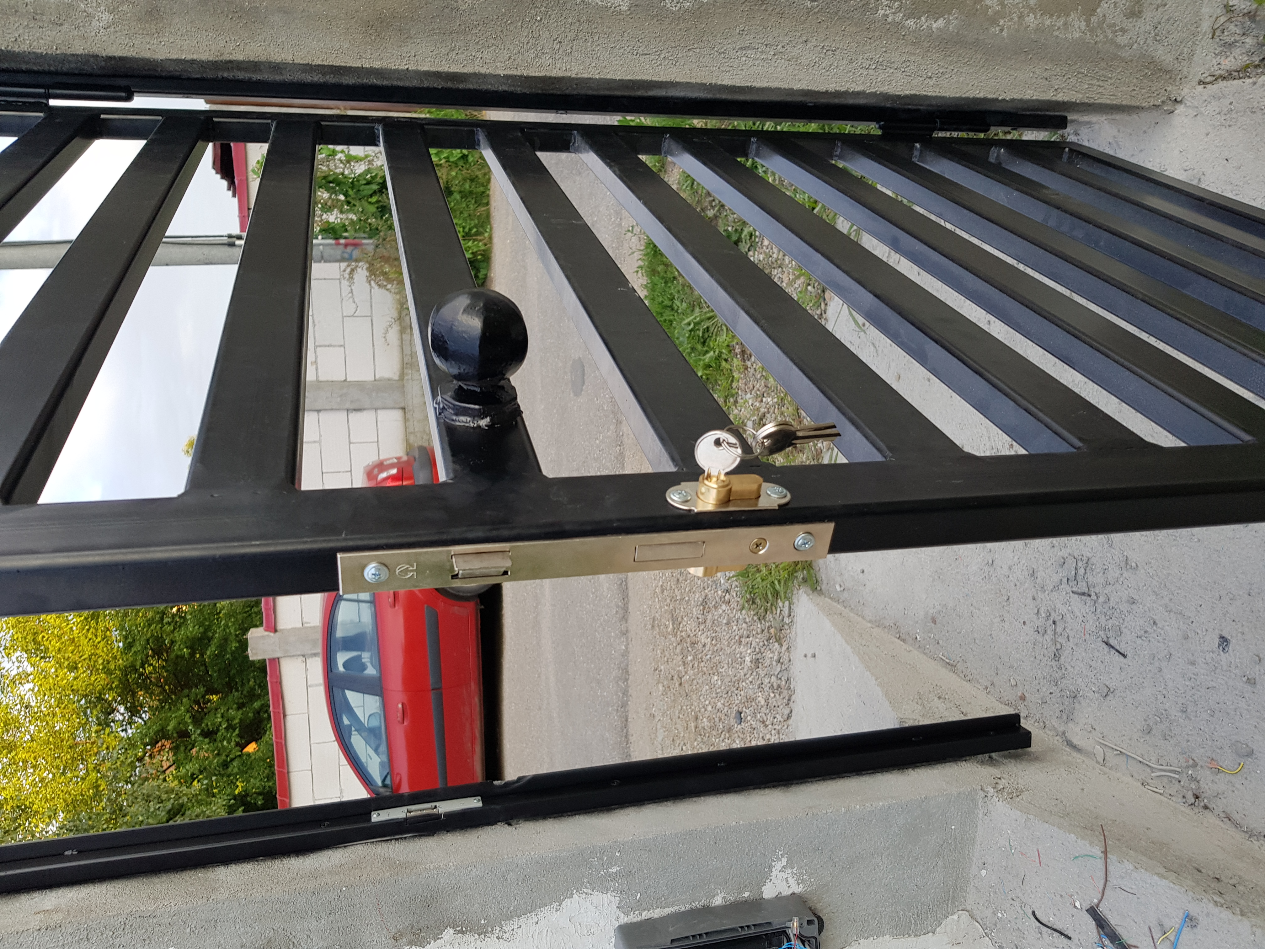 Porti si panouri de gard metalice