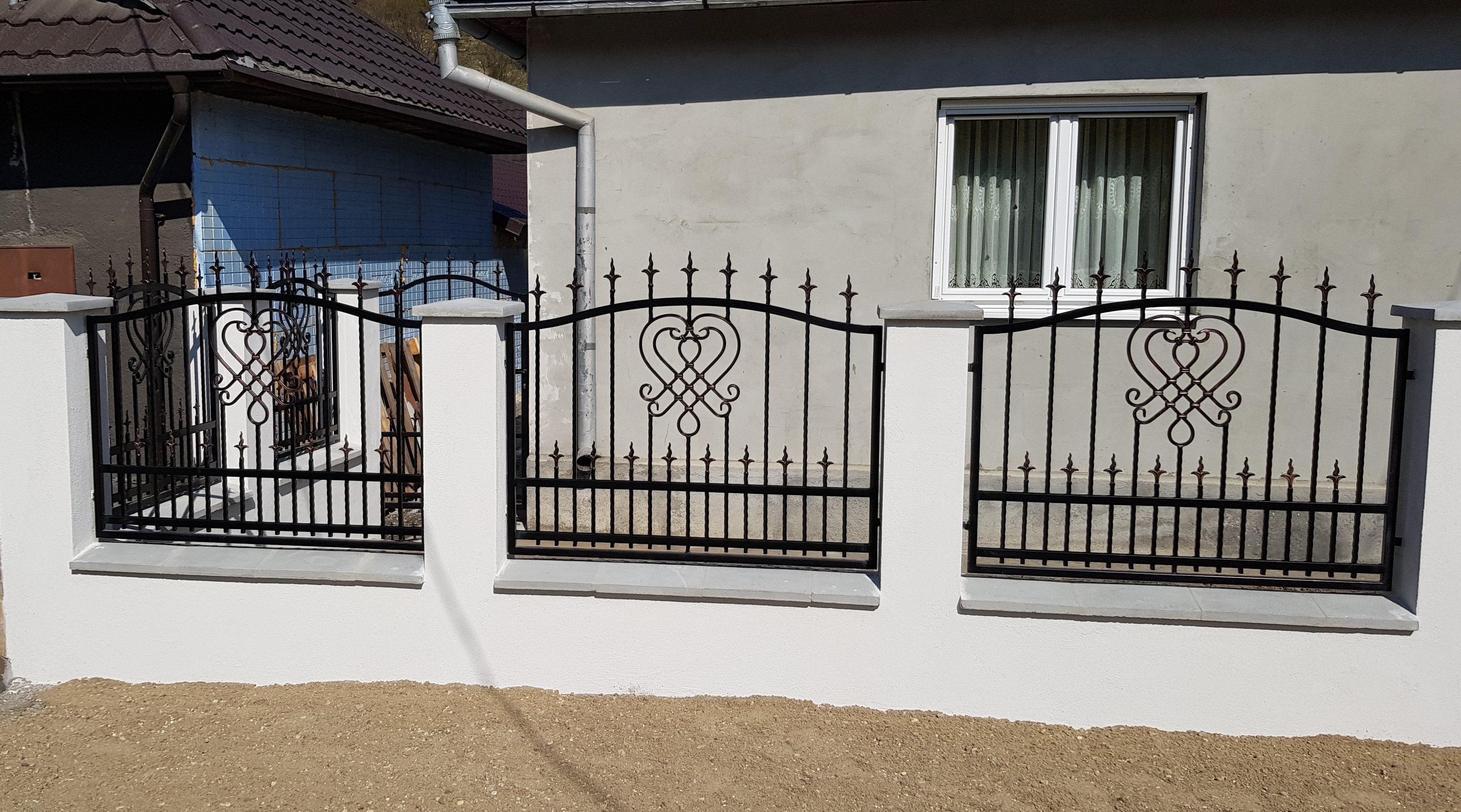 Porti si panouri de gard metalice