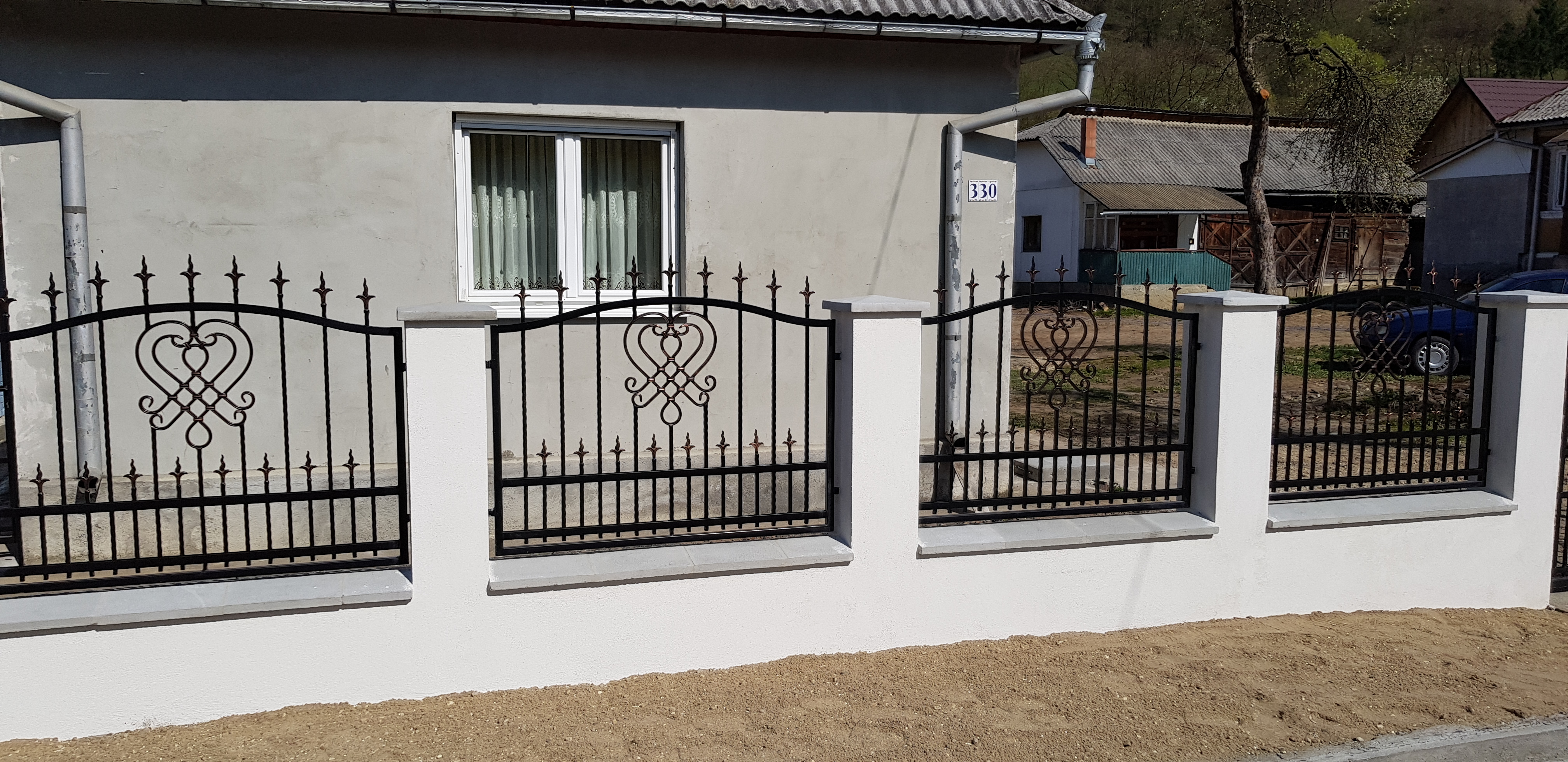 Porti si panouri de gard metalice