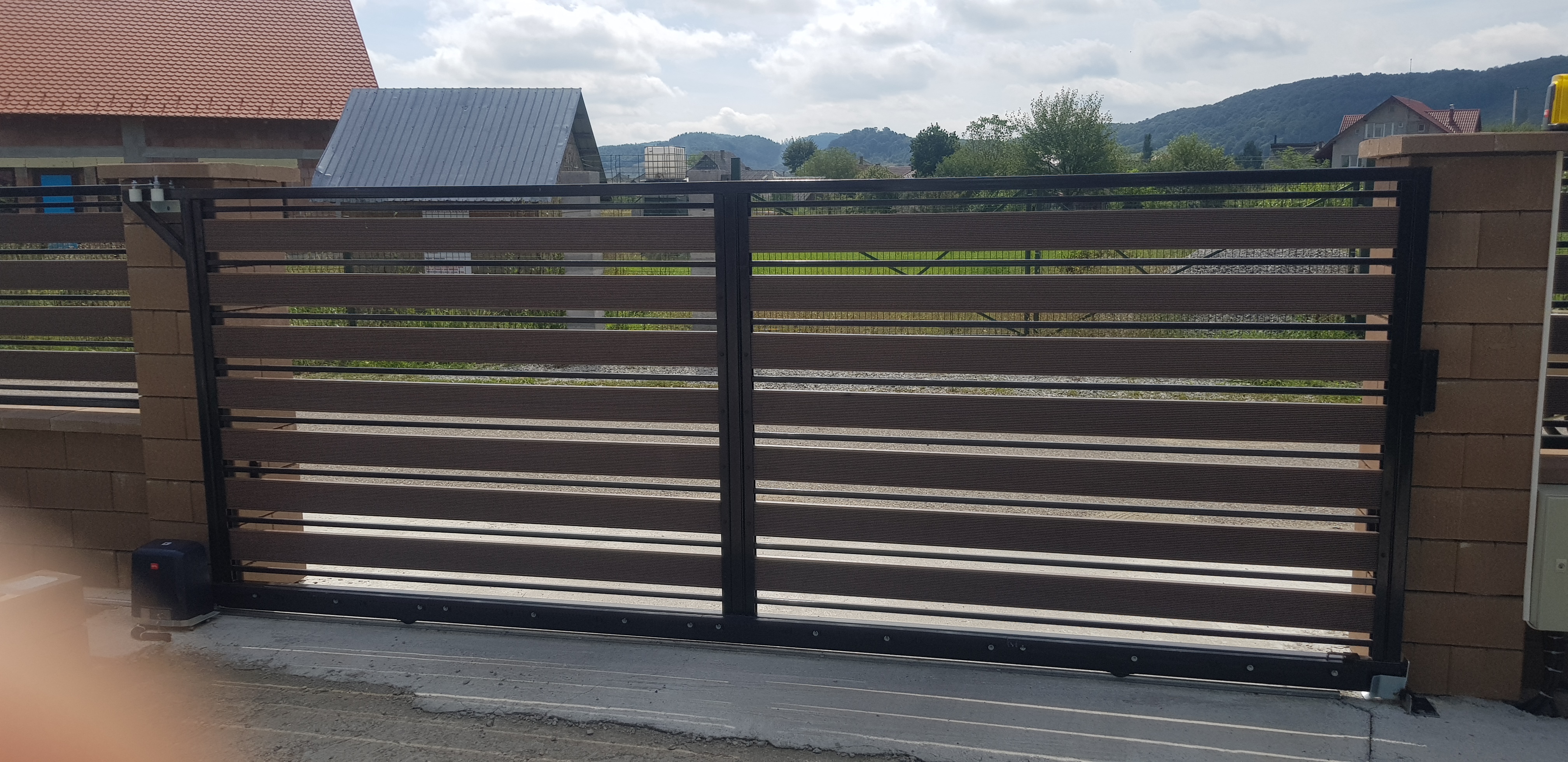 Porti si panouri de gard metalice