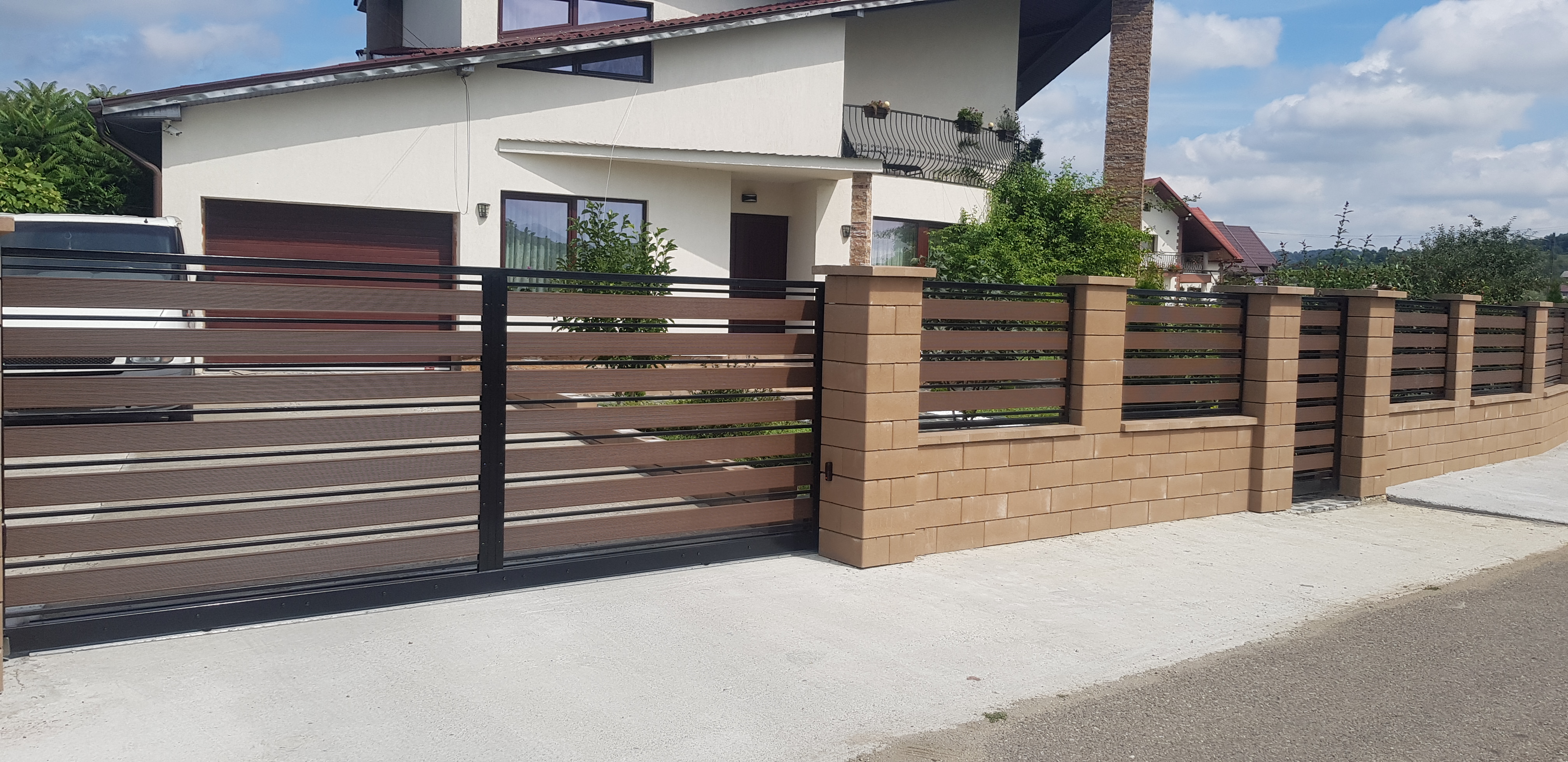 Porti si panouri de gard metalice