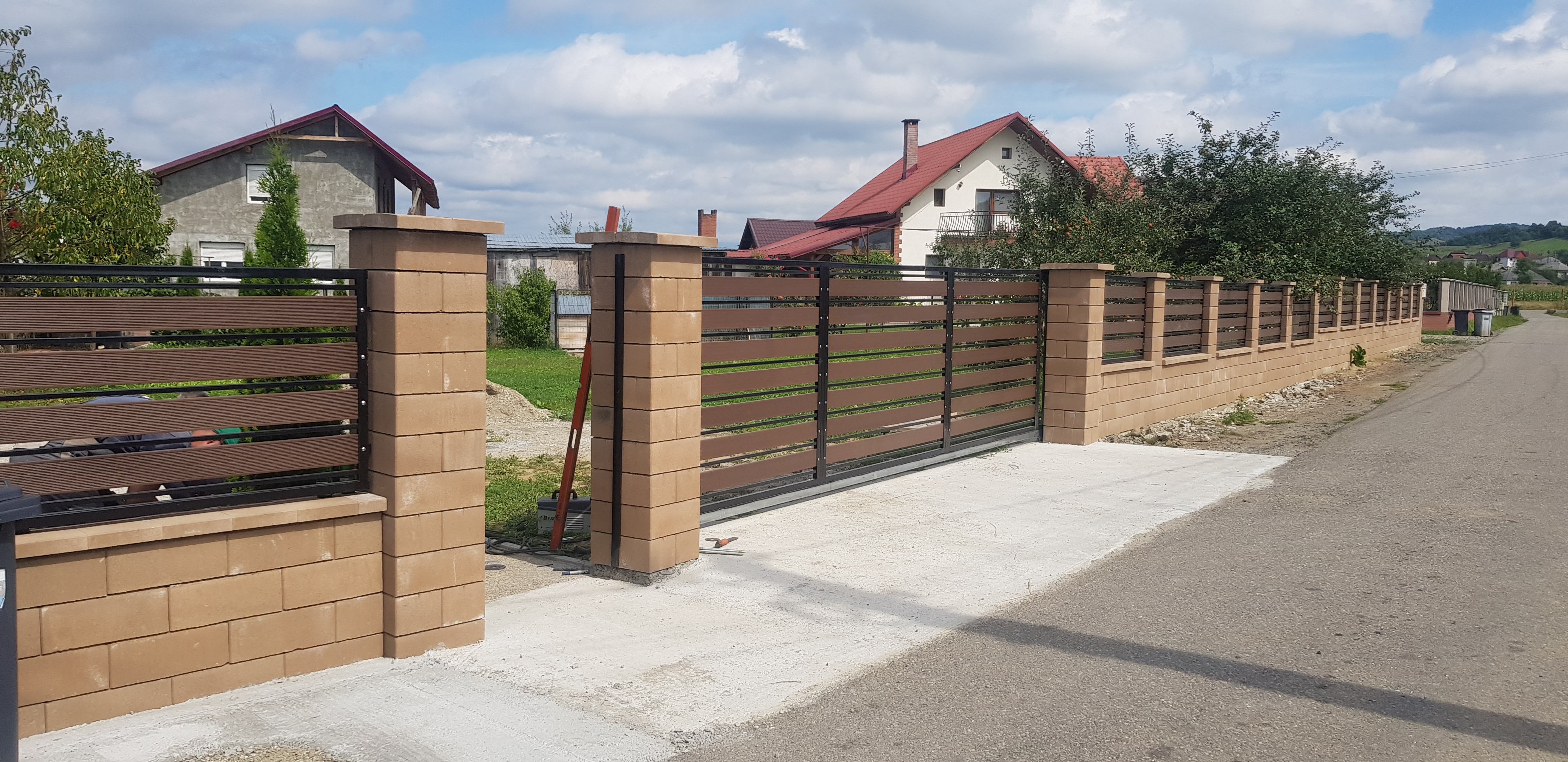 Porti si panouri de gard metalice