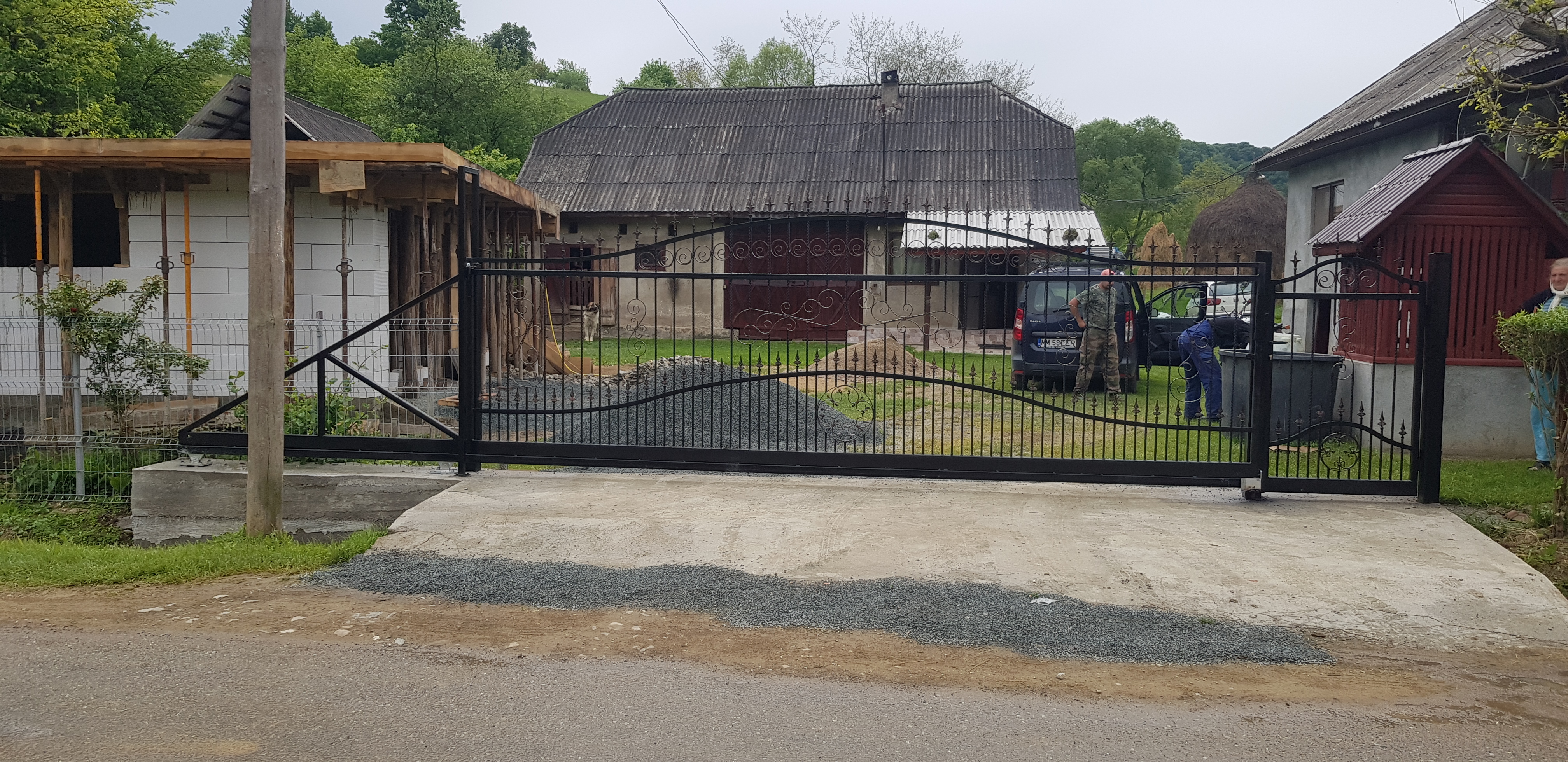 Porti si panouri de gard metalice