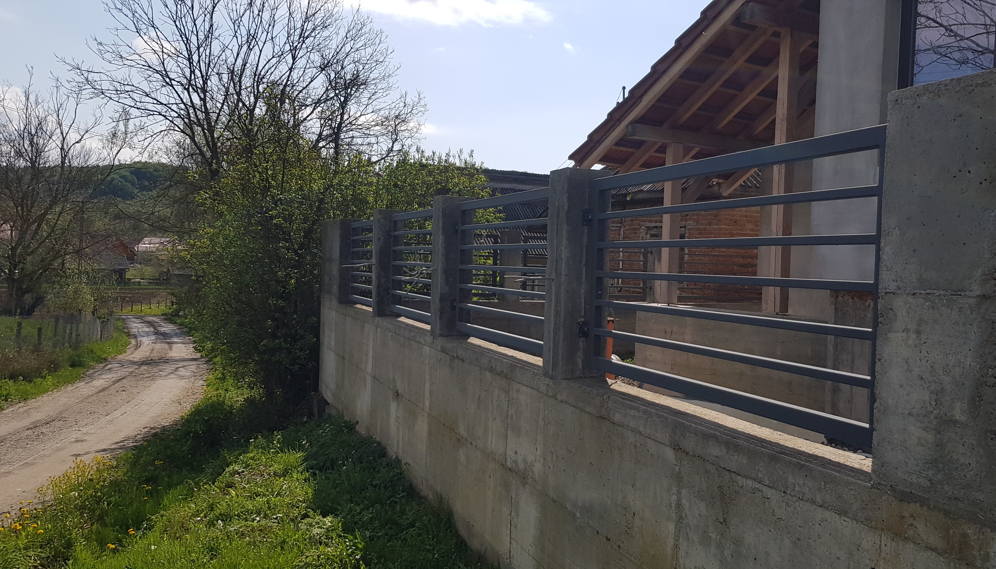 Porti si panouri de gard metalice