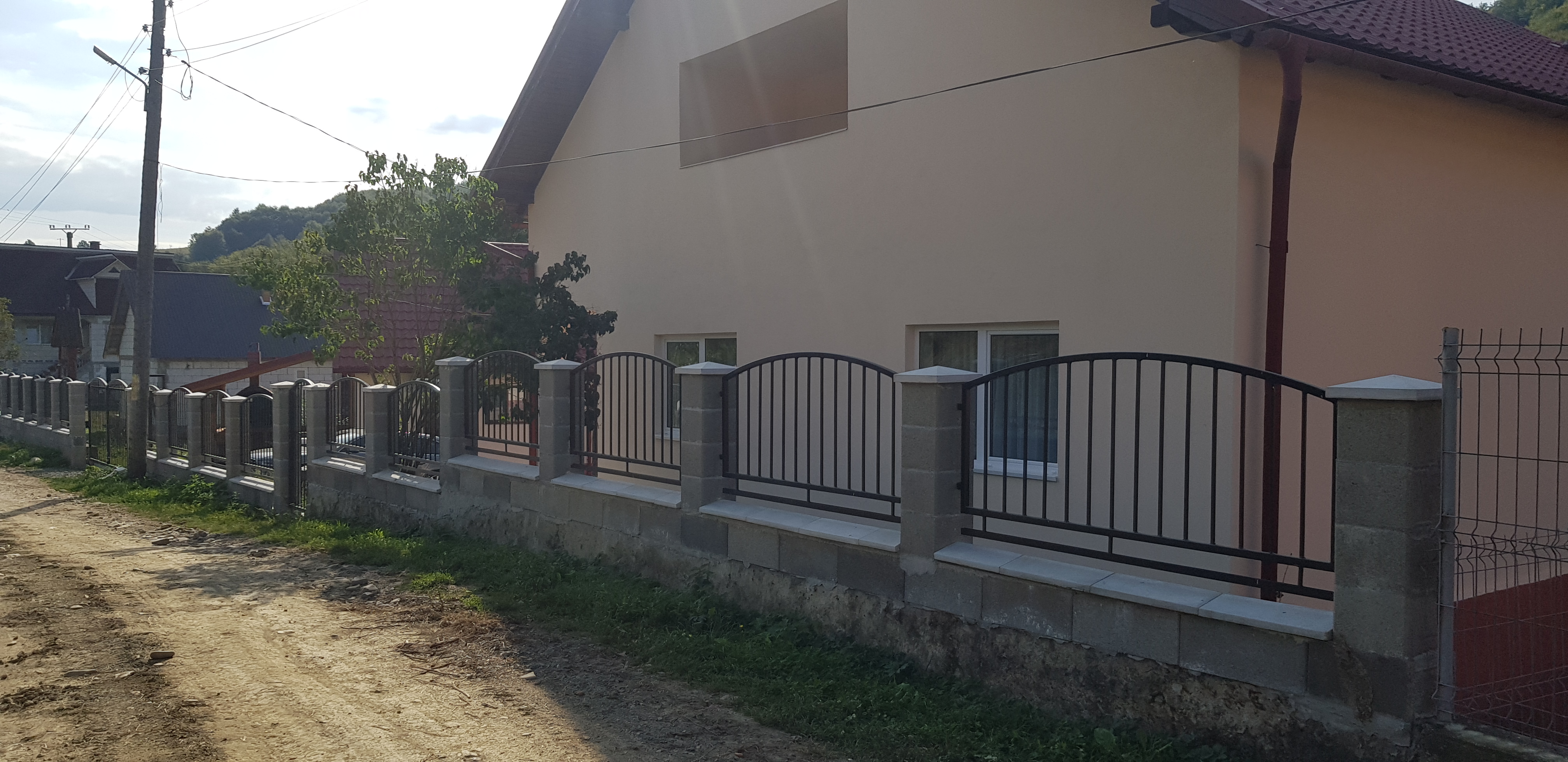 Porti si panouri de gard metalice