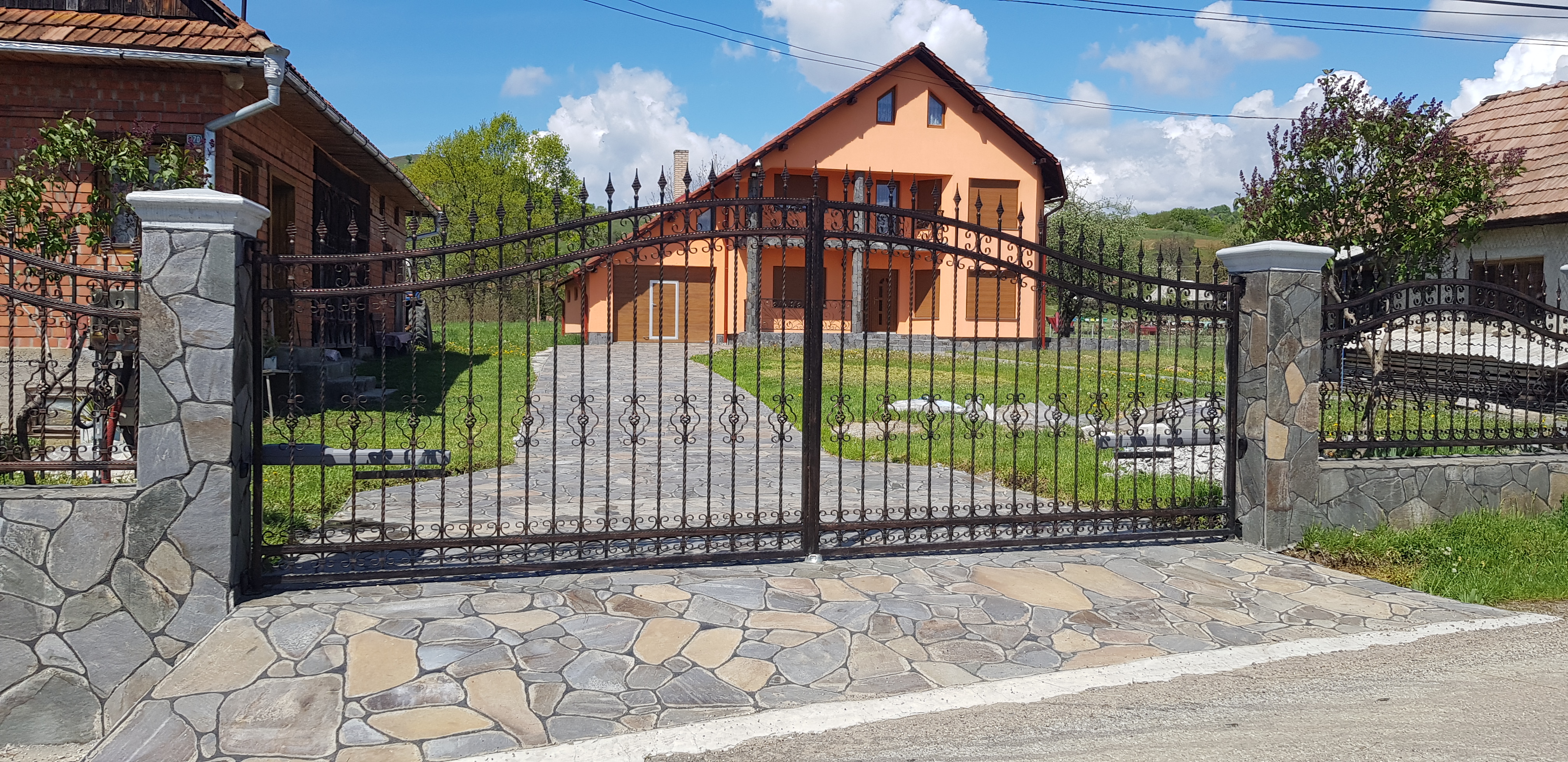 Porti si panouri de gard metalice