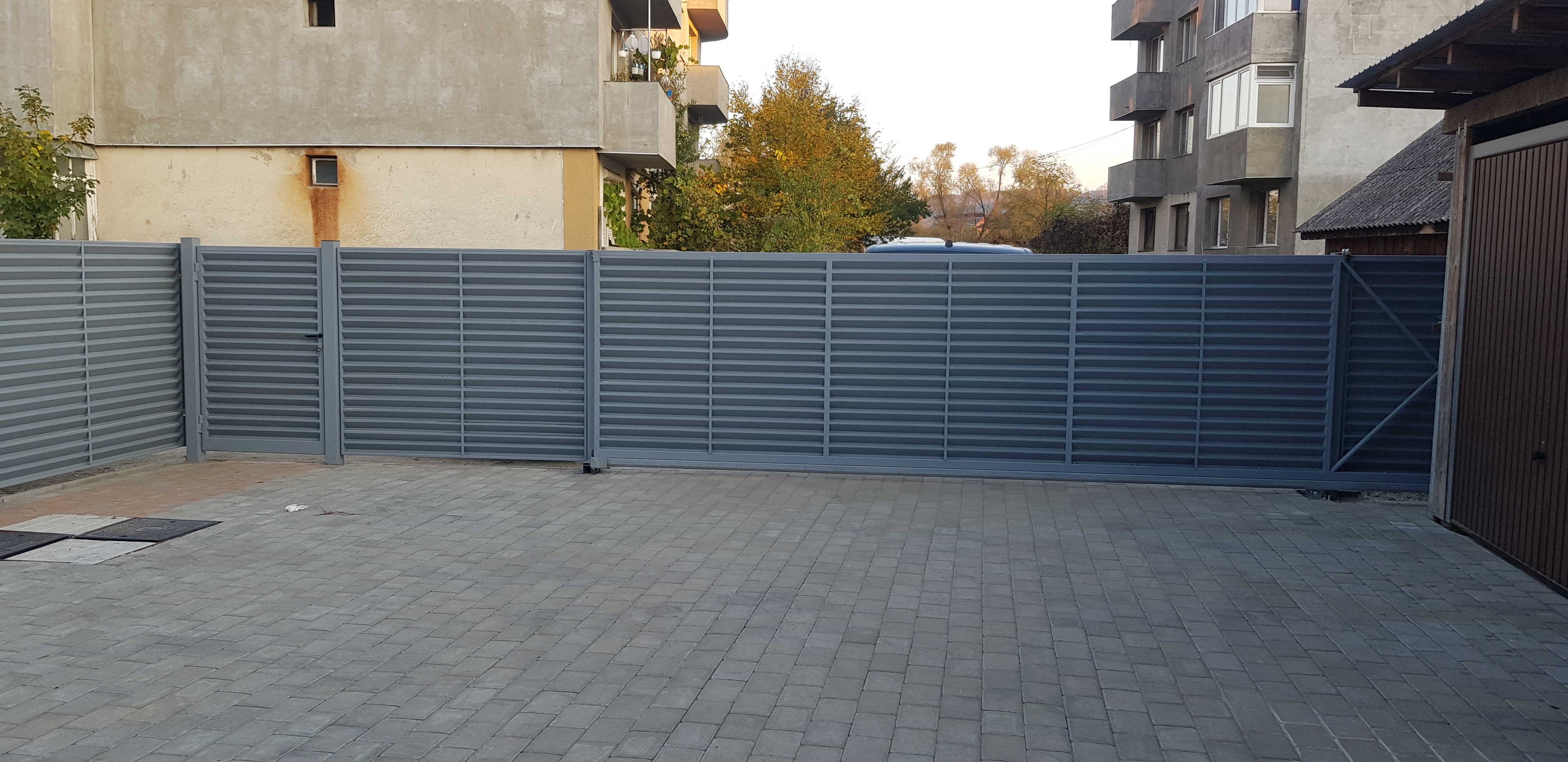 Porti si panouri de gard metalice