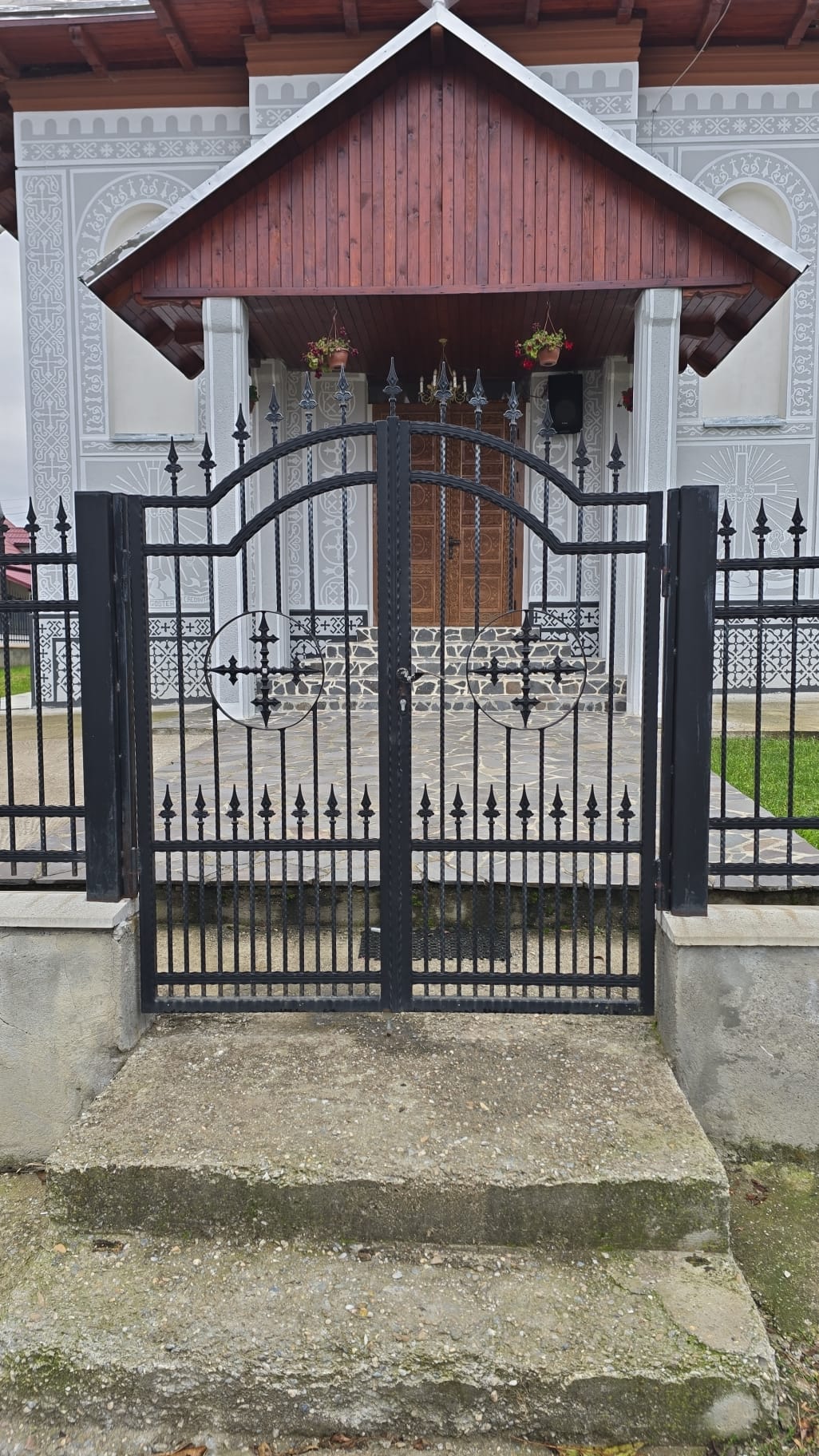 Porti si panouri de gard metalice