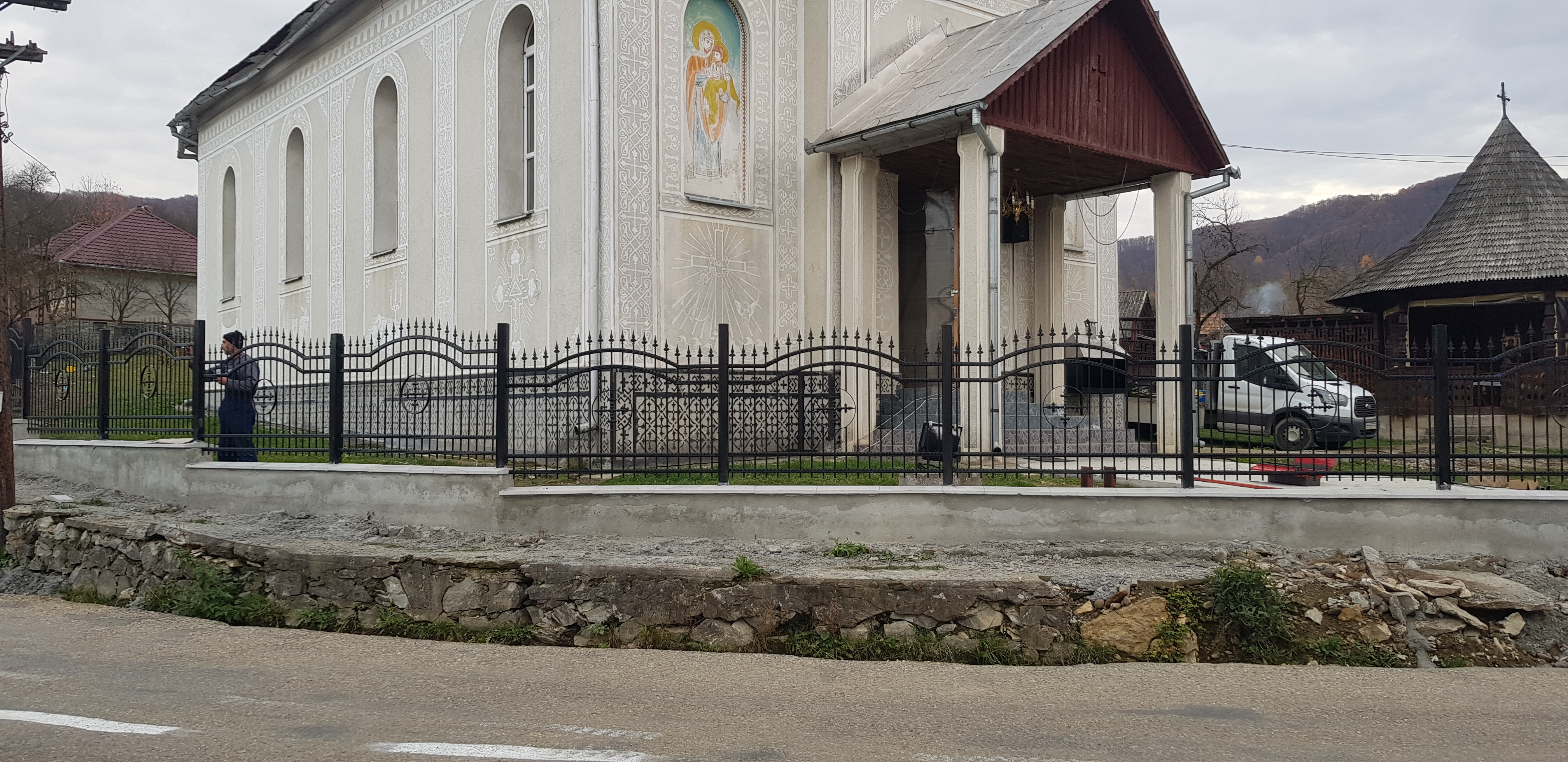 Porti si panouri de gard metalice