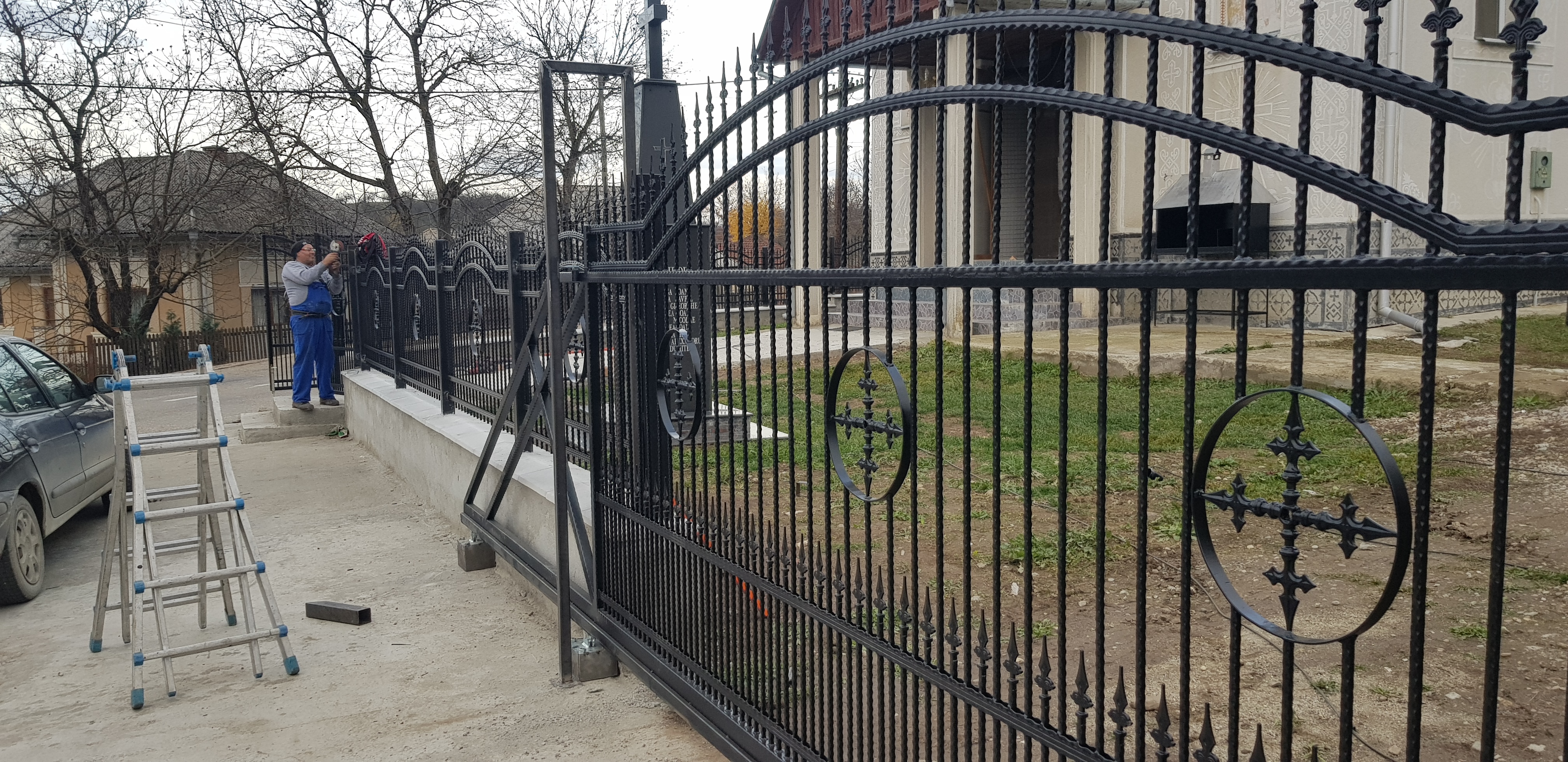 Porti si panouri de gard metalice