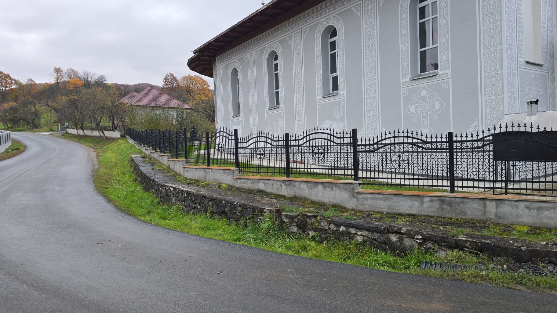 Porti si panouri de gard metalice