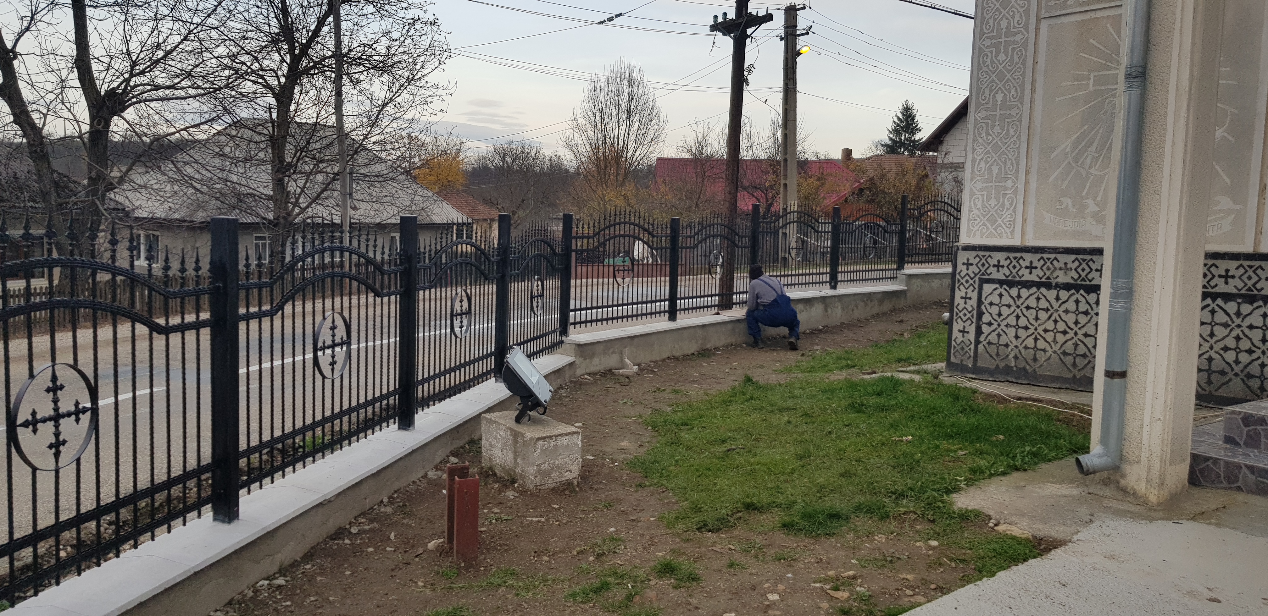 Porti si panouri de gard metalice