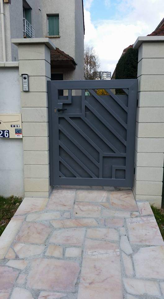 Porti si panouri de gard metalice