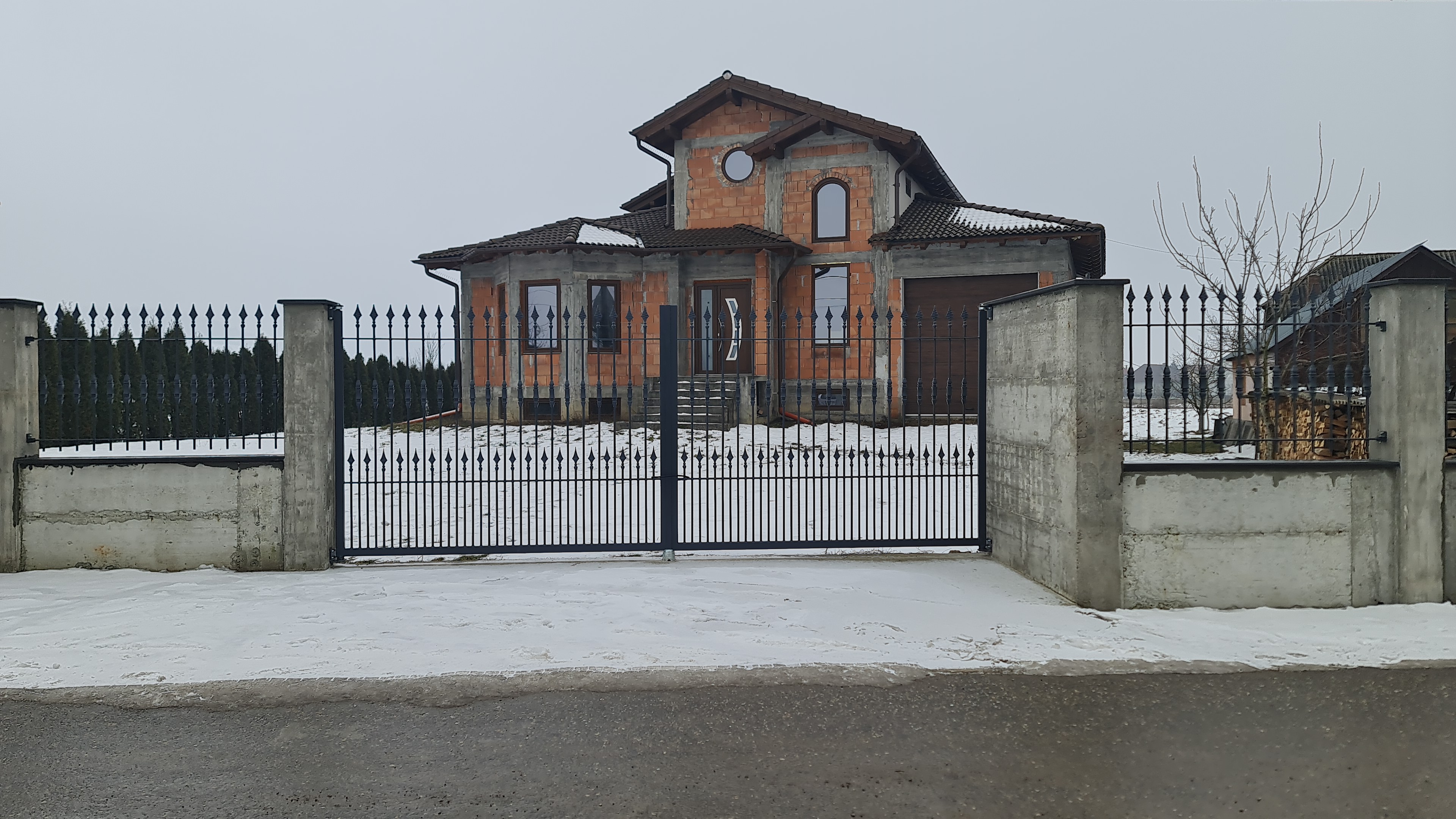 Porti si panouri de gard metalice