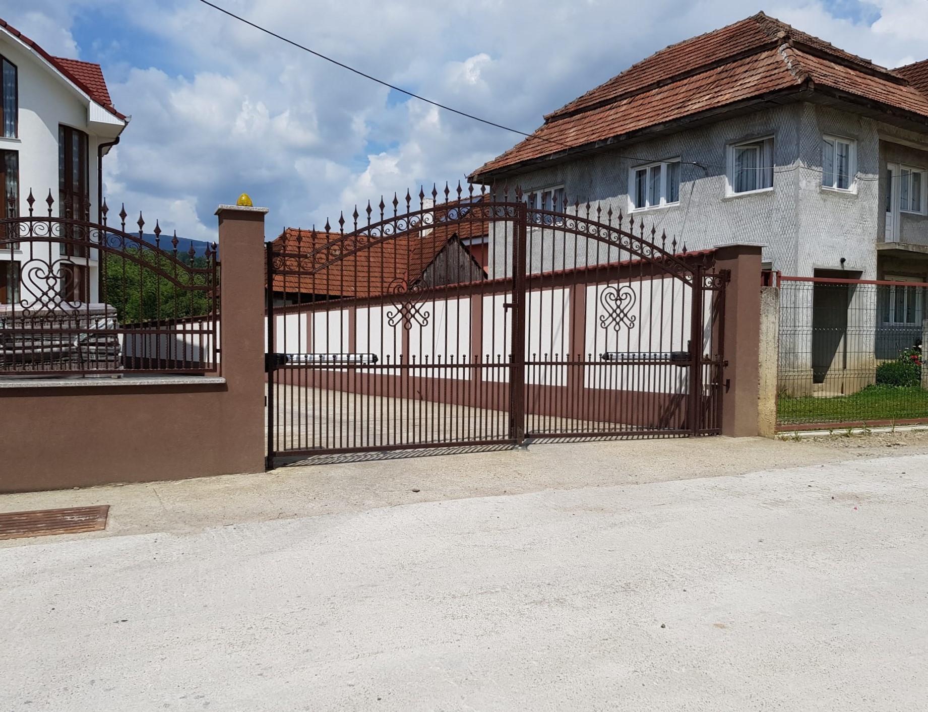 Porti si panouri de gard metalice