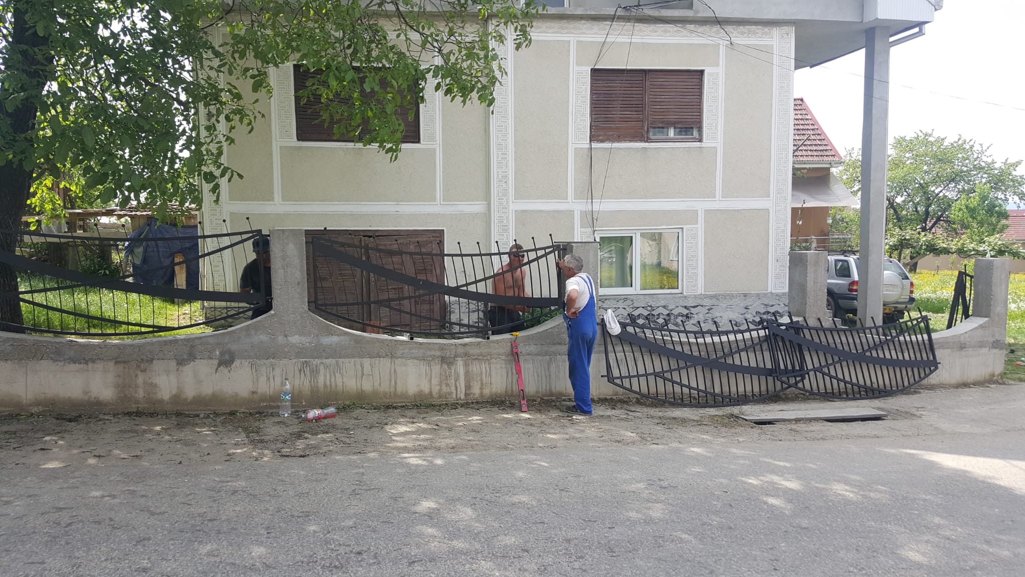 Porti si panouri de gard metalice