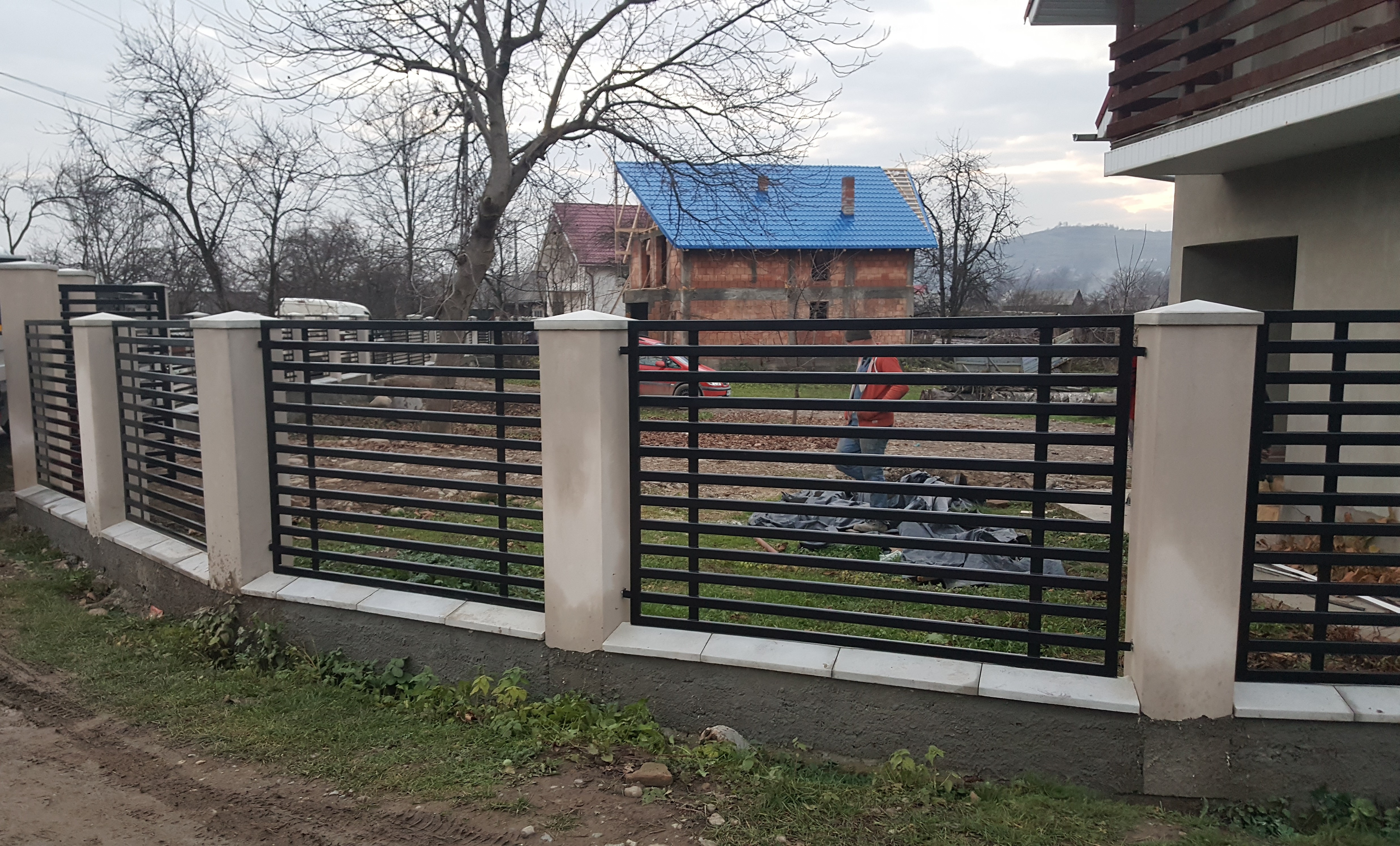 Porti si panouri de gard metalice