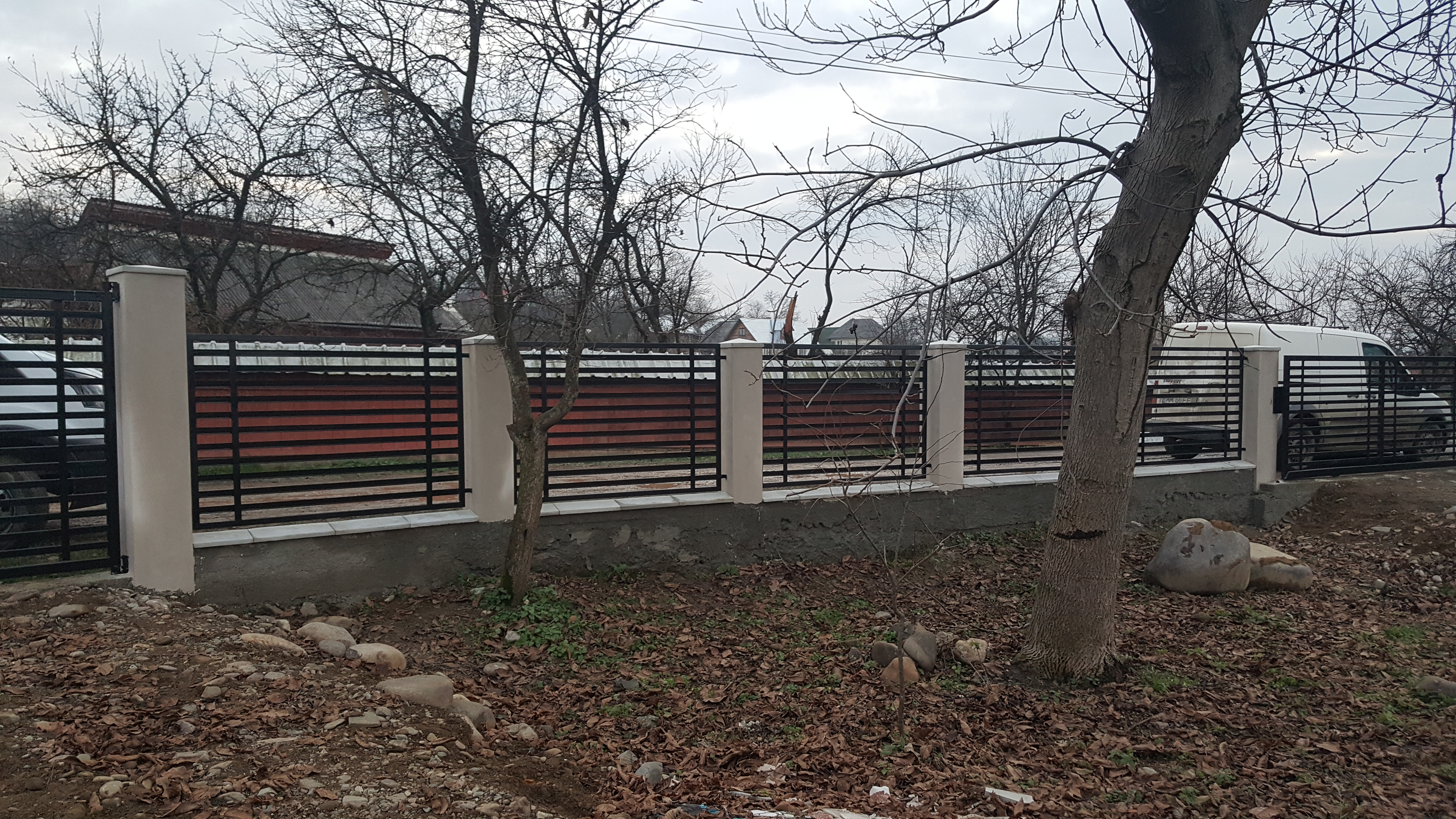 Porti si panouri de gard metalice