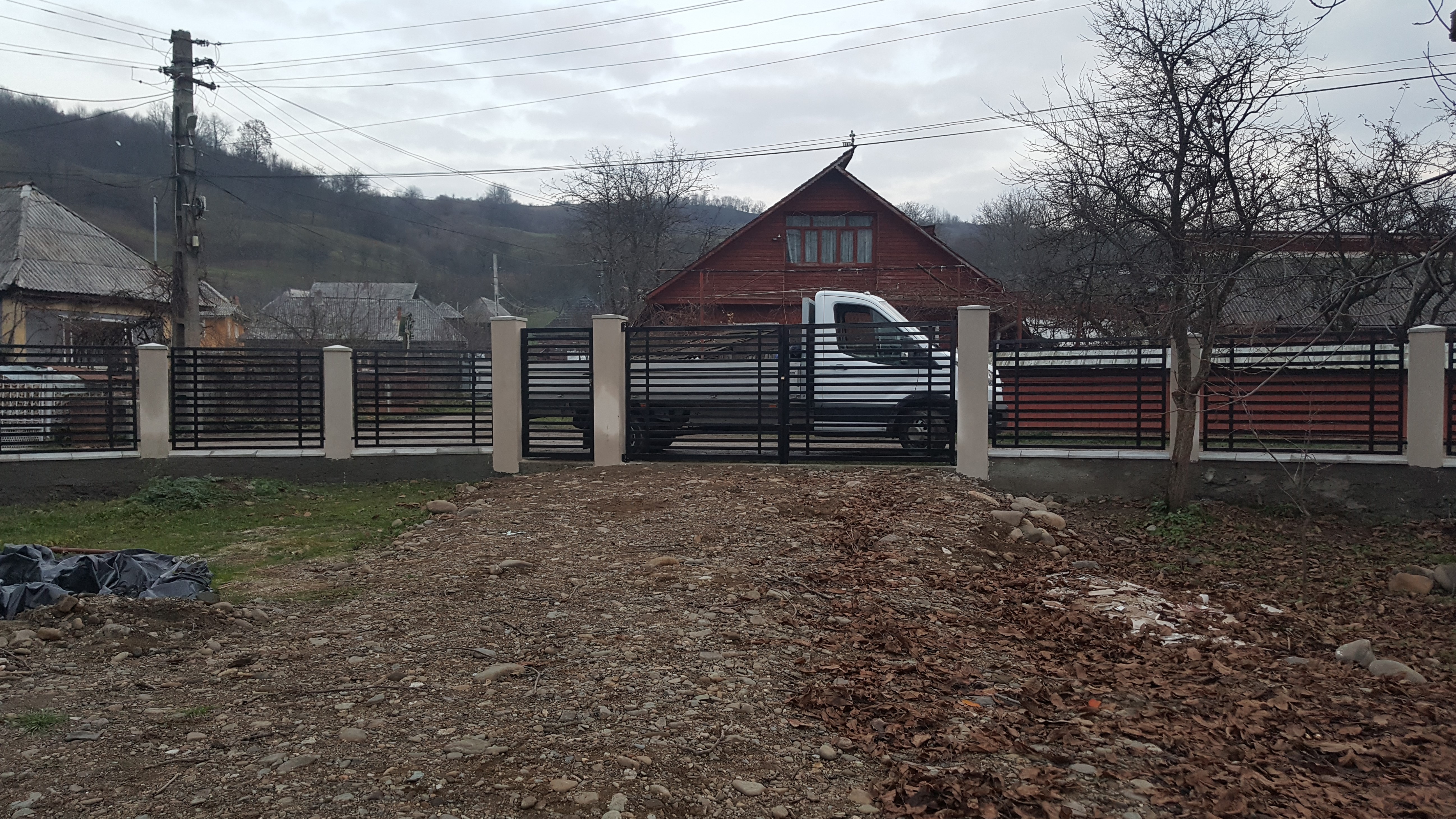 Porti si panouri de gard metalice