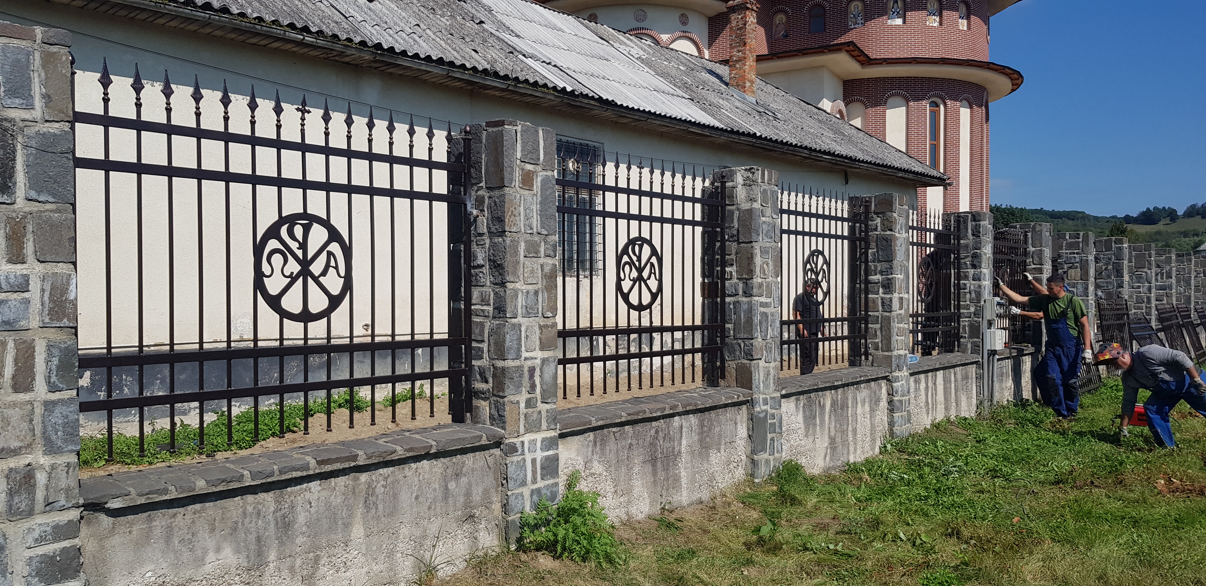 Porti si panouri de gard metalice