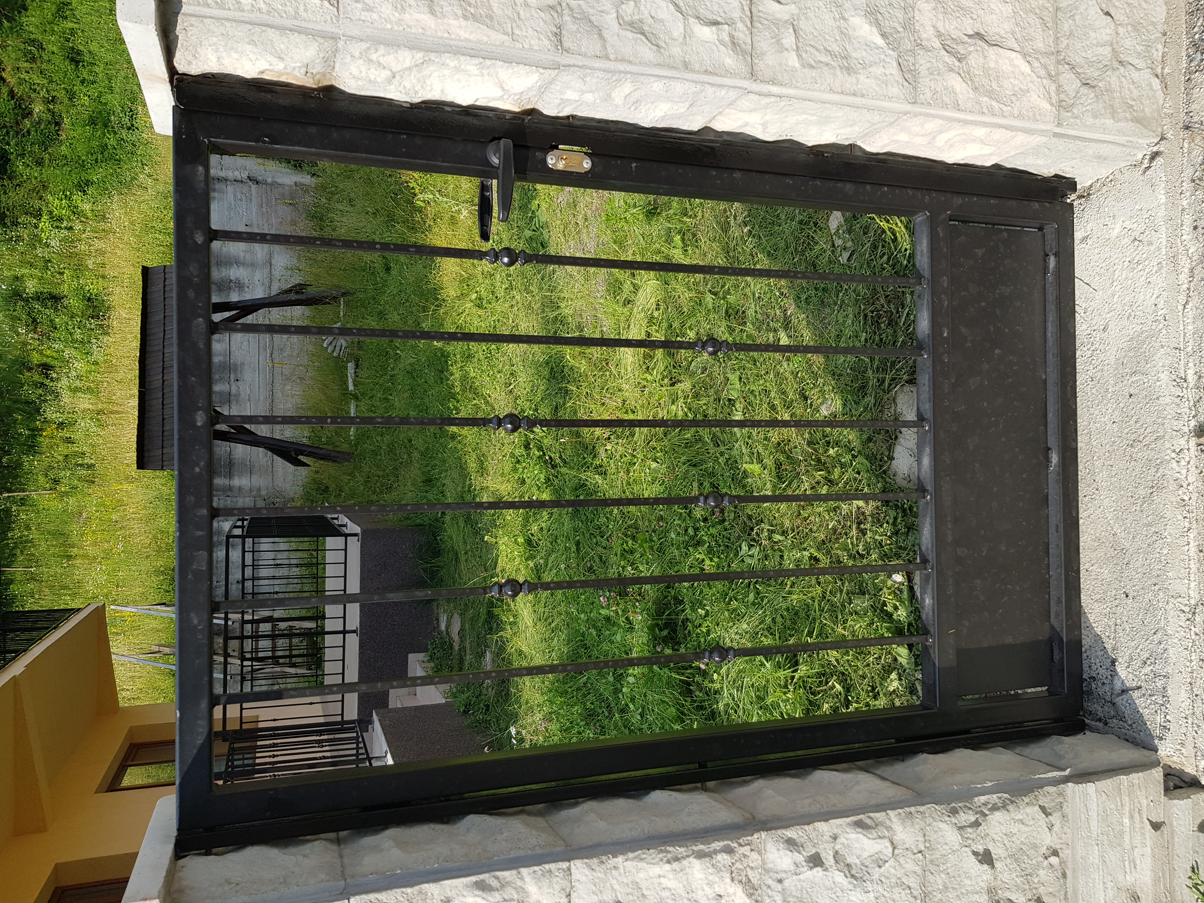 Porti si panouri de gard metalice