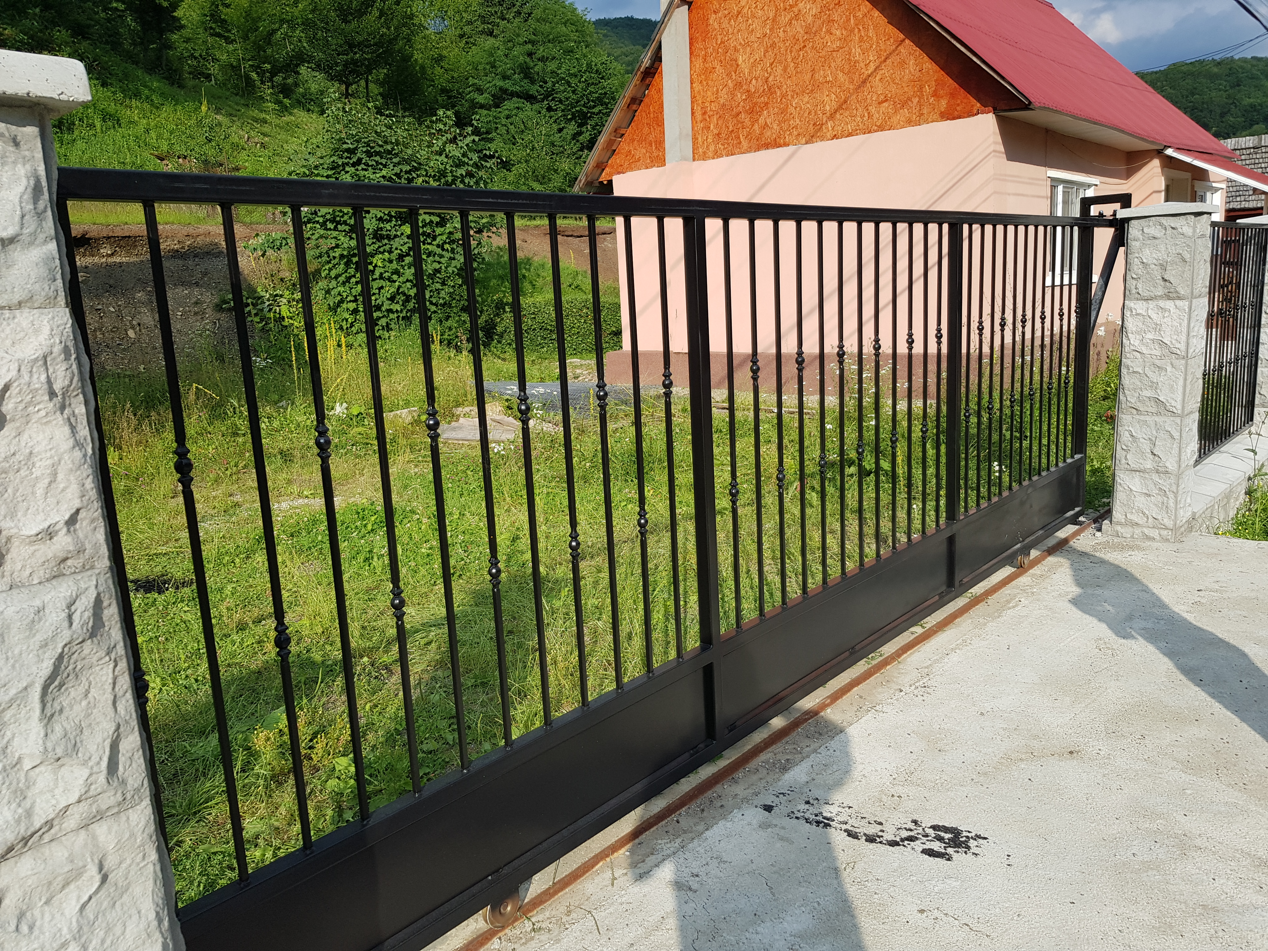 Porti si panouri de gard metalice