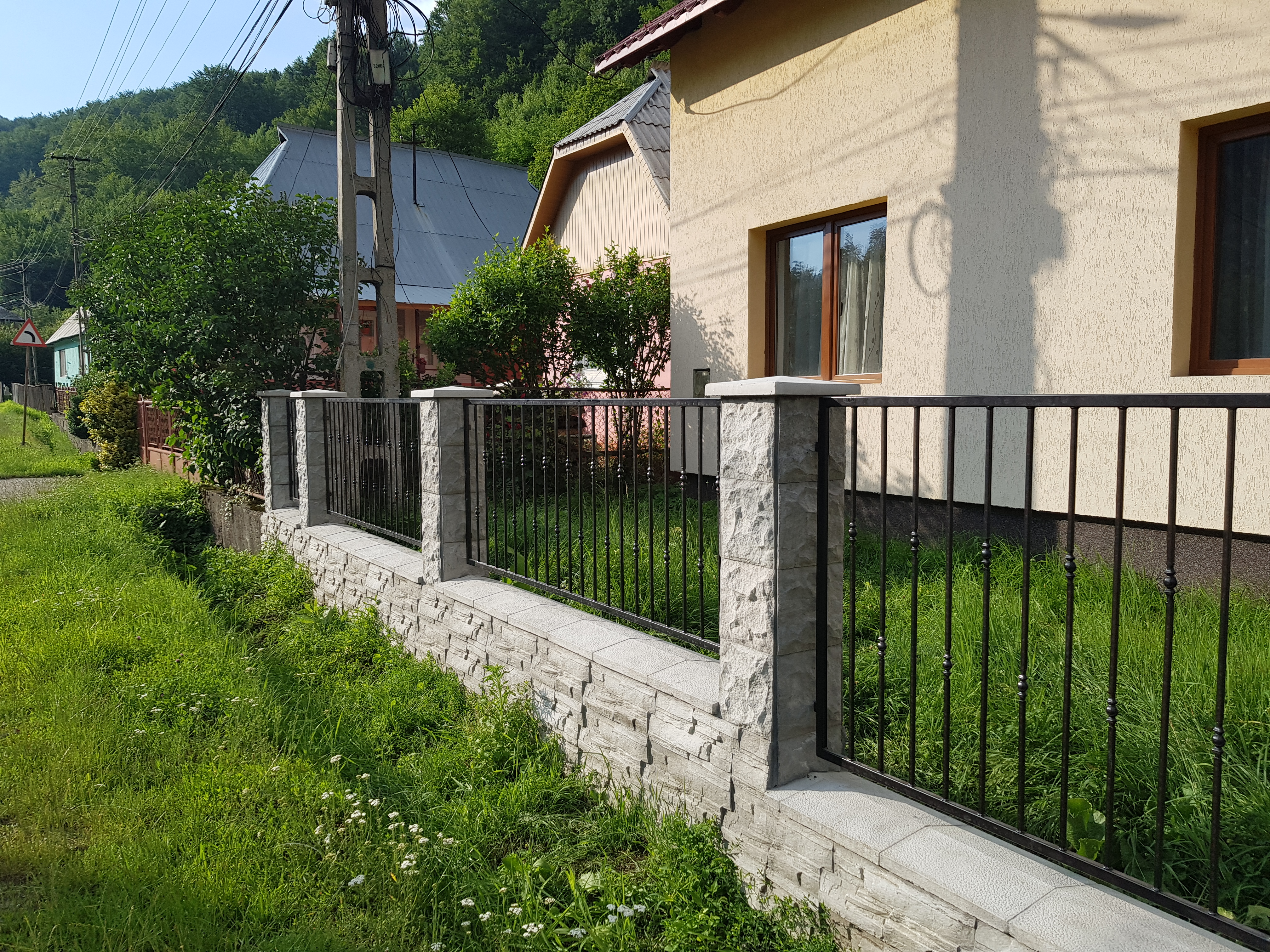 Porti si panouri de gard metalice